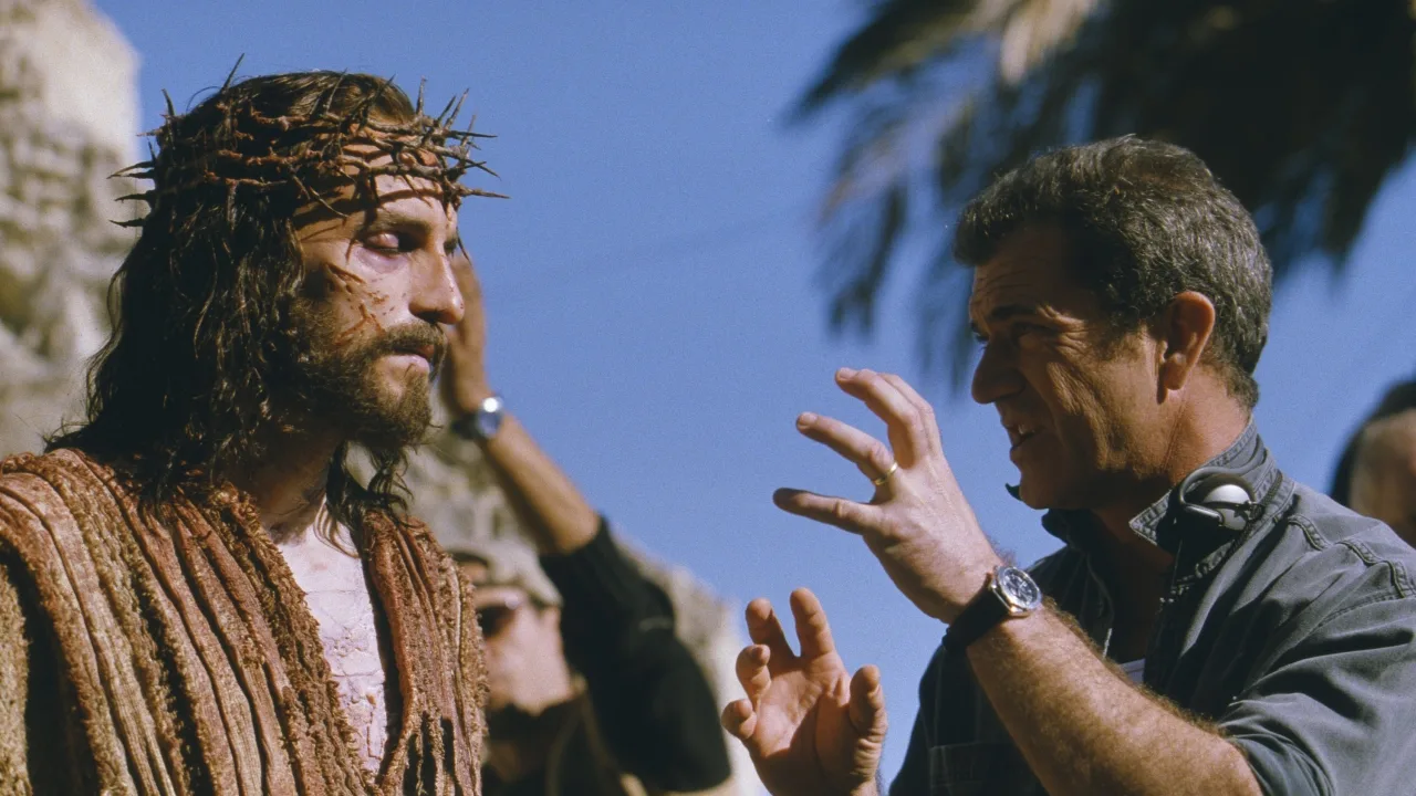 Mel Gibson's religieuze film 'The Resurrection of the Christ' krijgt advies van geëxcommuniceerde aartsbisschop Carlo Maria Viganò