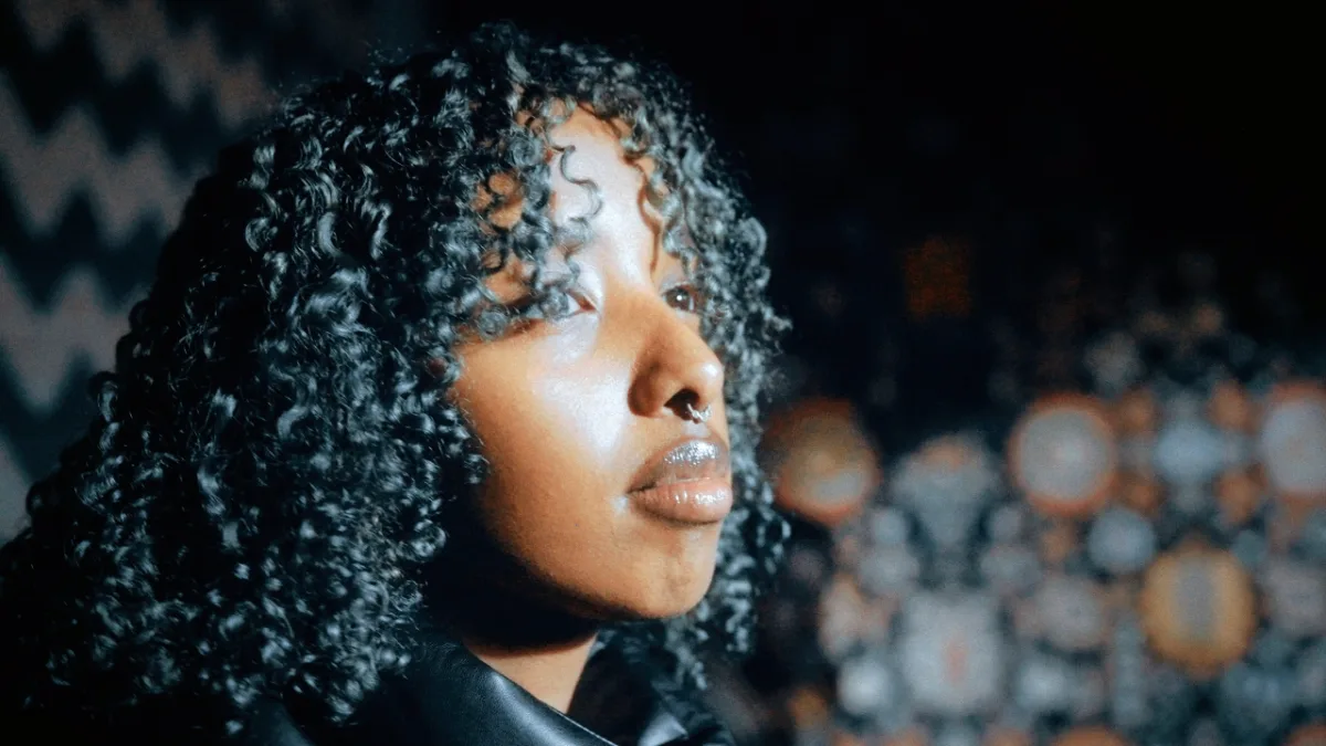 Regisseur Ton van Zantvoort hoopt met documentaire 'Klantreis' meer begrip te creëren voor het inburgeringssysteem in Nederland