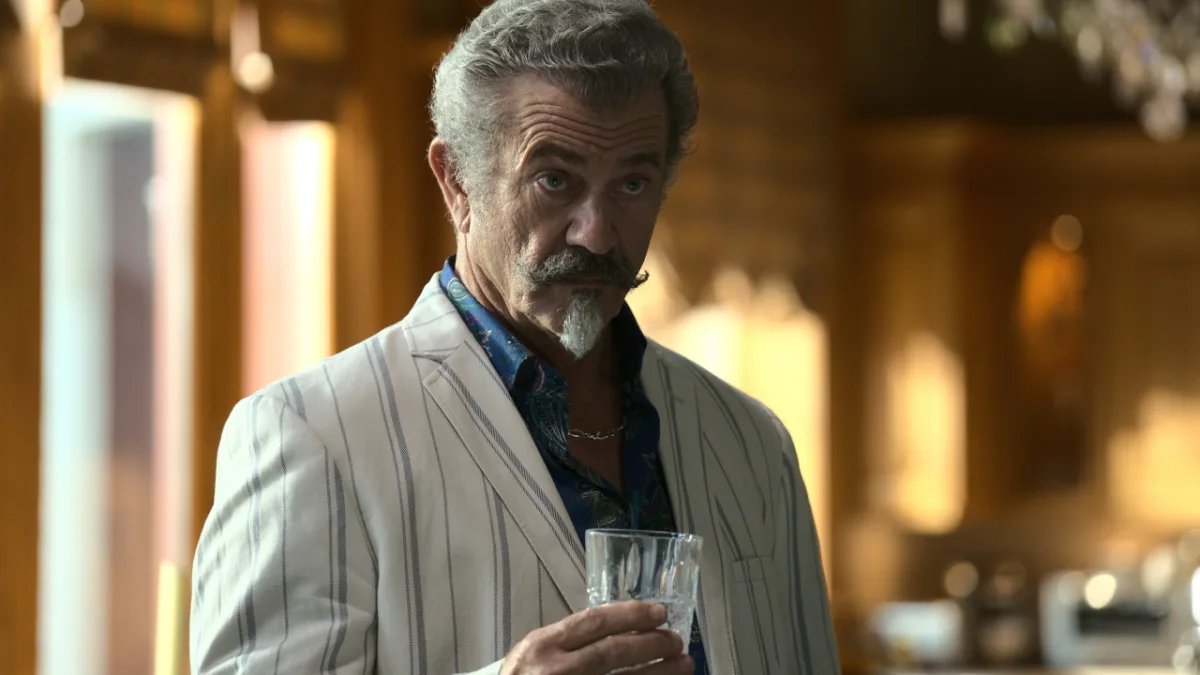 Mel Gibson's controversiële gedrag en uitspraken blijven zijn imago aantasten ondanks het regisseren van 'Flight Risk'