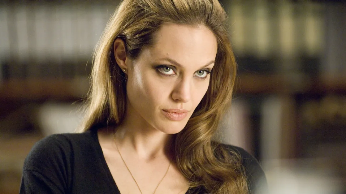 Angelina Jolie verdeelt haar filminkomsten van $120 miljoen in drie delen voor sparen, levensonderhoud en filantropie