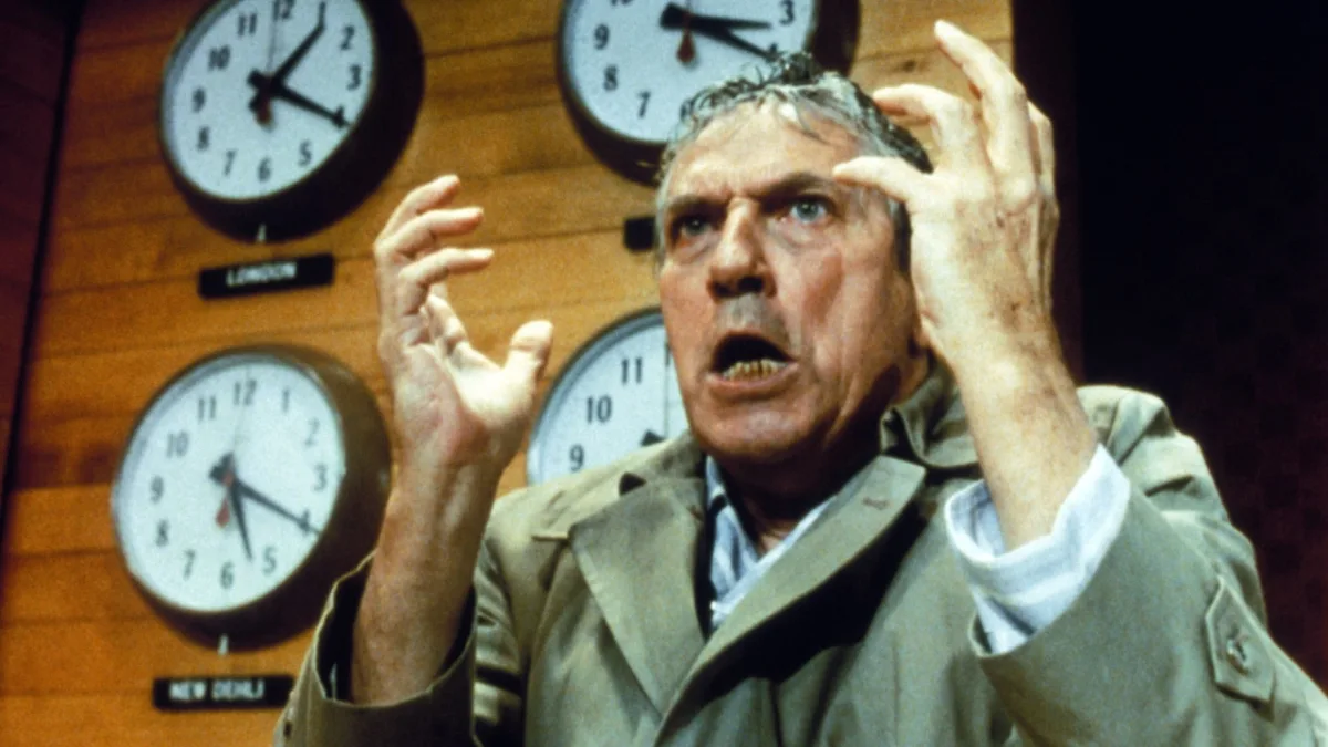 Satirische dramafilm Network uit 1976 weerspiegelt hedendaagse mediakwesties zoals verdienmodel en kijkcijfers boven journalistieke integriteit