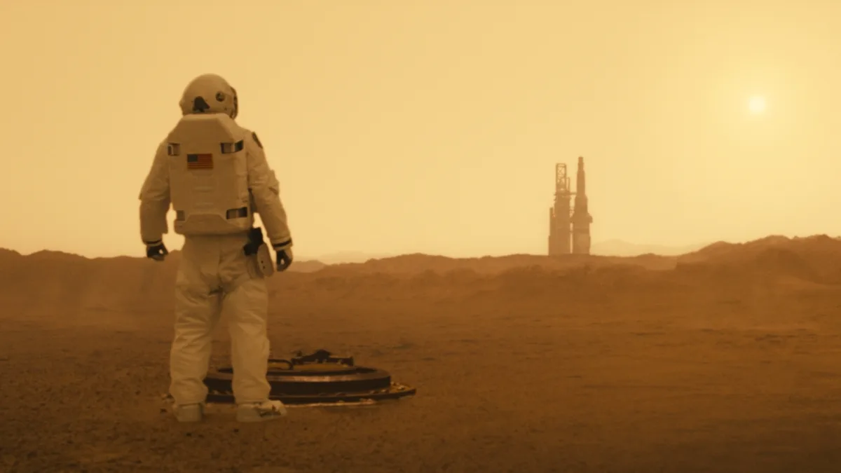 James Gray kijkt terug op zijn scifi-film Ad Astra met Brad Pitt en zegt dat de studio zijn visie heeft aangepast
