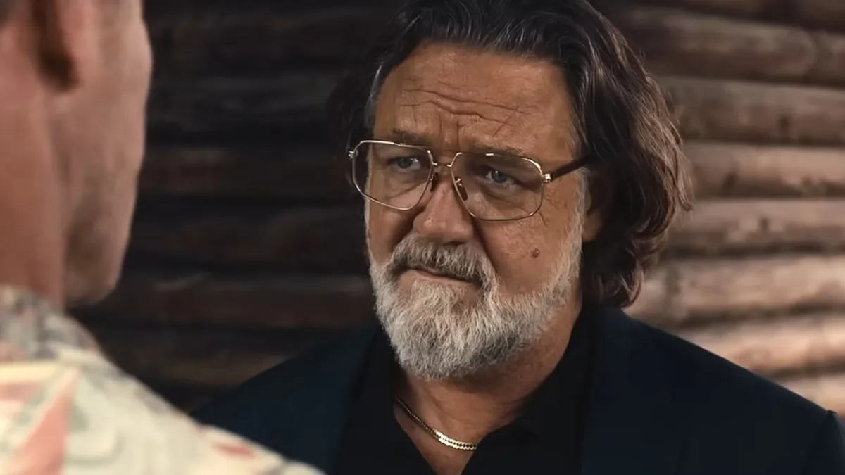 Russell Crowe speelt clubeigenaar in de actiethriller The Get Out die zijn pensioenplannen verstoord ziet door een overval