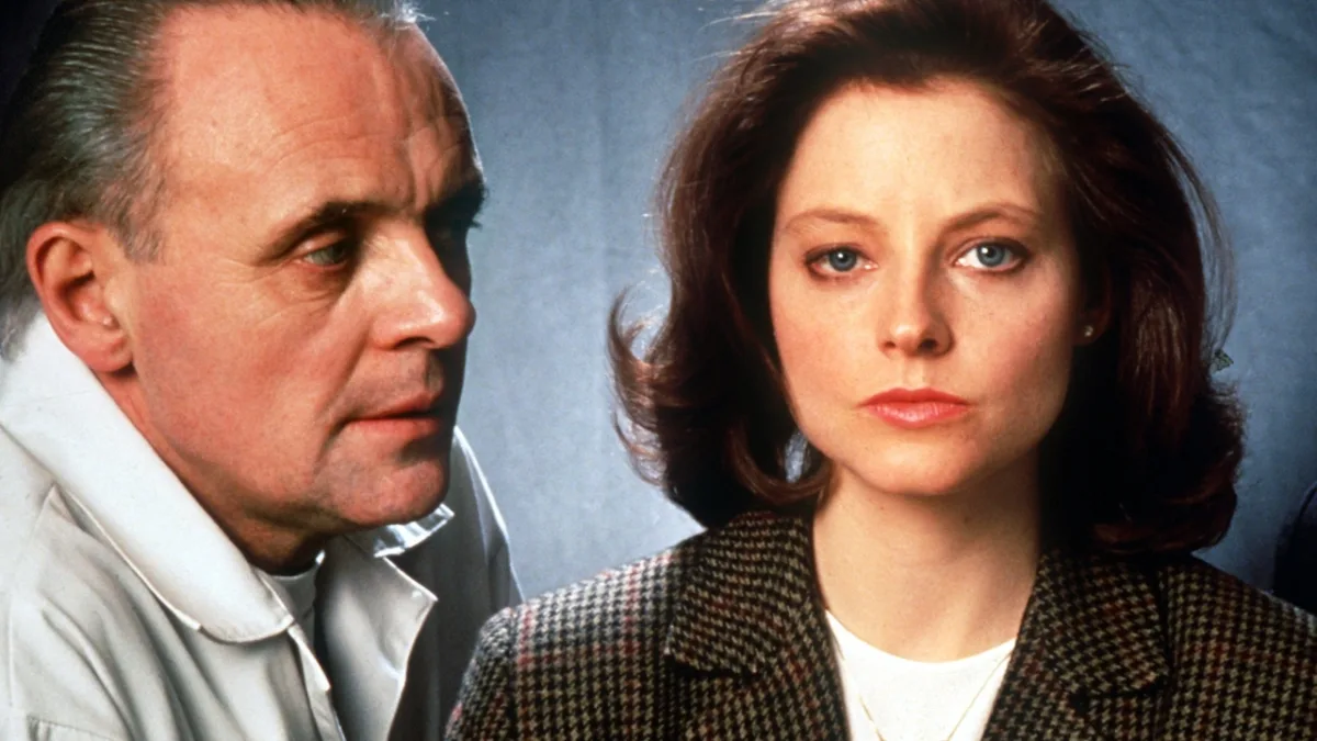 Anthony Hopkins confronteert regisseur die jonge actrice intimideert en dreigt te vertrekken