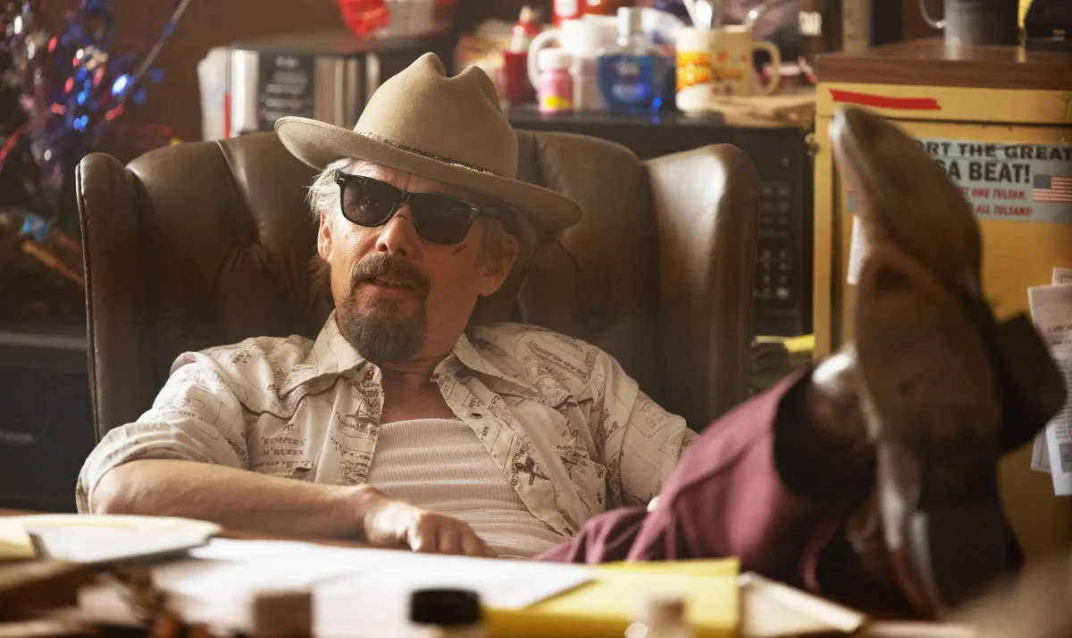 Austin Amelio voegt zich bij de cast van seizoen twee van The Lowdown met Ethan Hawke