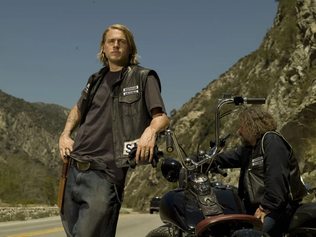 Nieuwe spin-off 'Legends' van 'Sons of Anarchy' met originele castleden Charlie Hunnam en Ron Perlman